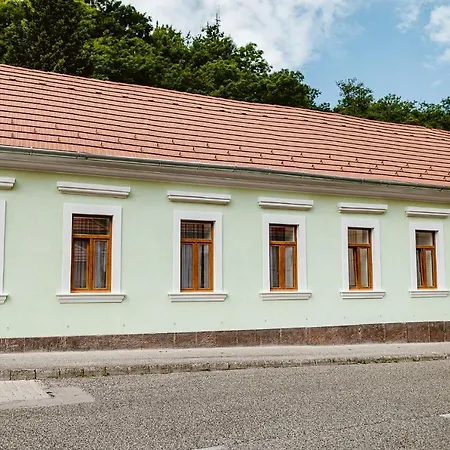 Sziklavendeghaz Aparthotel