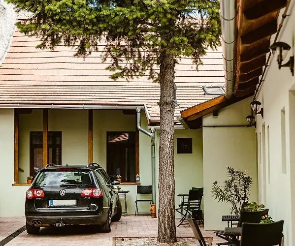 Sziklavendeghaz 3* Veszprém